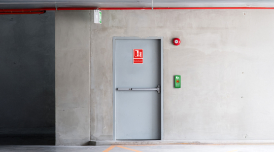 Brandschutz Notfallterminal Notfall Notausgang Zutrittskontrolle Brandschutztüren Dpelektronik