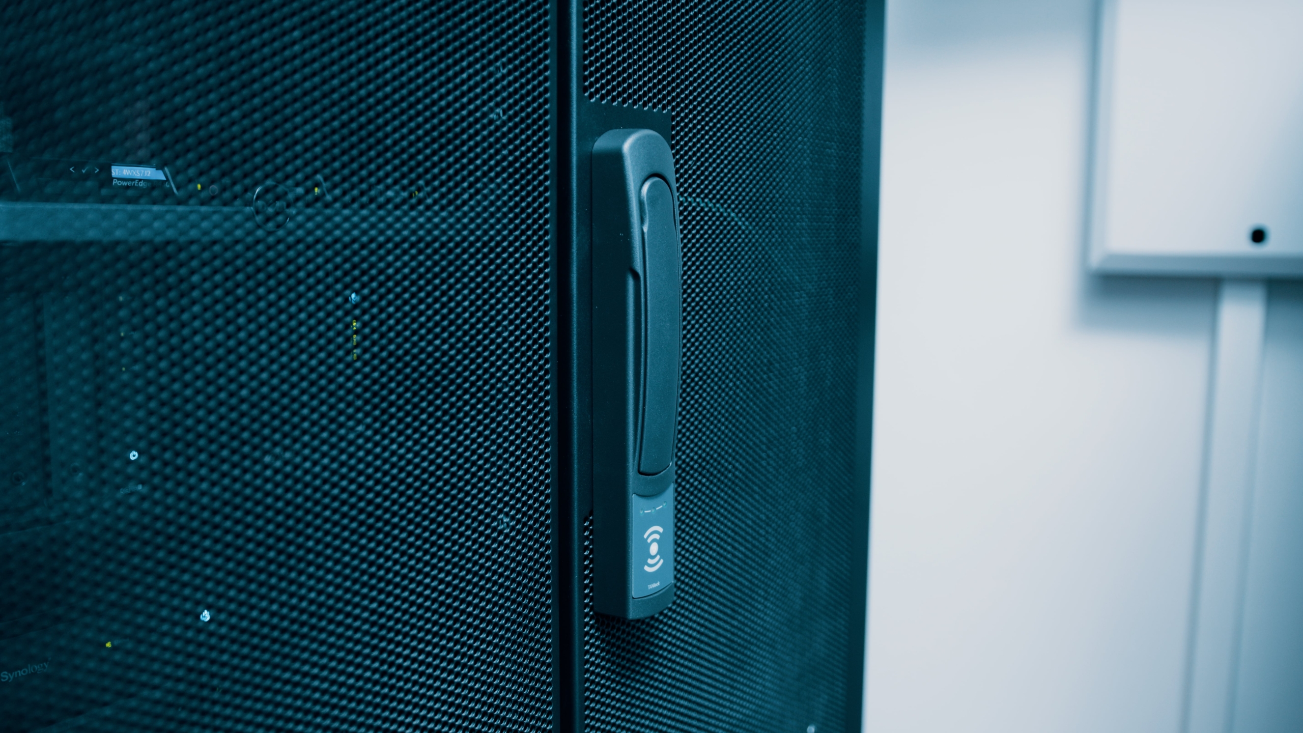 Serverschrank Rfid Zutrittskontrolle Tanlock Honeywell Iq Multiaccess